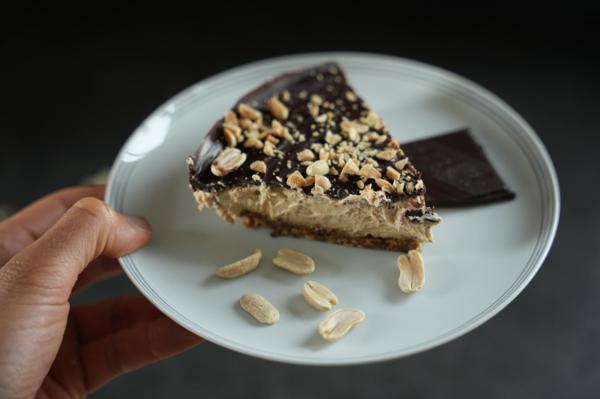 Loic's Vegan Snickers Cheesecake